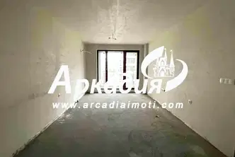 Тристаен апартамент с тераса в Тракия, Пловдив
