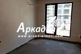 Тристаен апартамент с тераса в нова сграда в Тракия, Пловдив