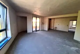 Тристаен апартамент в Хасково, Училищни