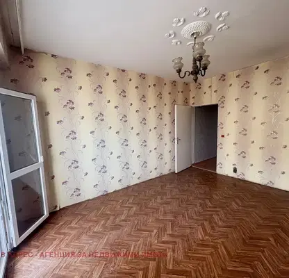 Снимка 2 — Тристаен апартамент в Търговище, Вароша