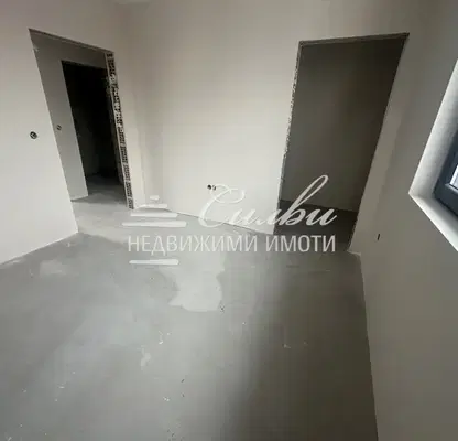Снимка 5 — Тристаен апартамент в Търговище, Вароша с тераса