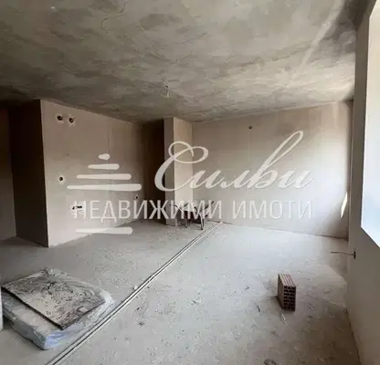 Снимка 2 — Тристаен апартамент в Търговище, Вароша
