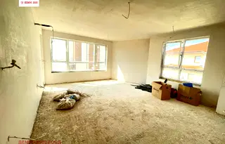 Тристаен апартамент с балкон във Виница, Варна