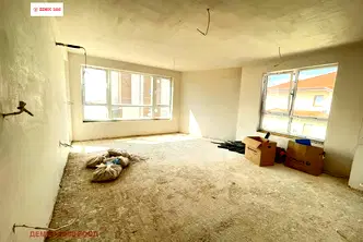 Тристаен апартамент с балкон във Виница, Варна