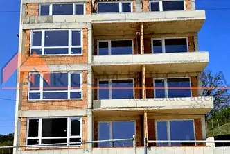 Тристаен апартамент във Варна, Виница