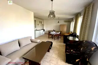 Тристаен апартамент с две тераси в район ВИНС-Червен площад, Варна