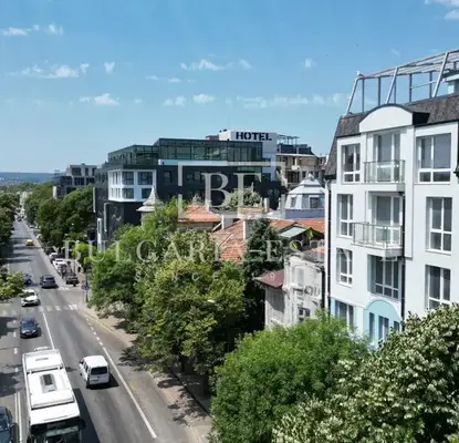 Снимка 2 — Тристаен апартамент във Варна, ВИНС-Червен площад