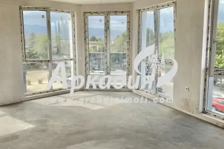 3-bedroom apartment in Plovdiv, Vystanicheski