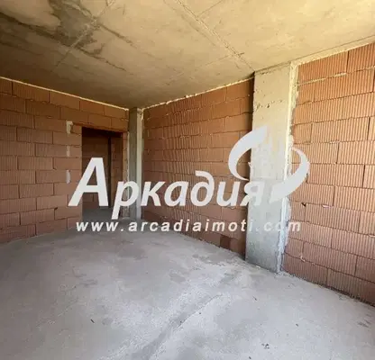 Снимка 2 — Тристаен апартамент с тераса в кв. Въстанически, Пловдив