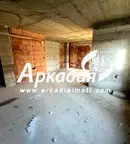 Просторен 3-стаен апартамент с тераса в Южен, Пловдив
