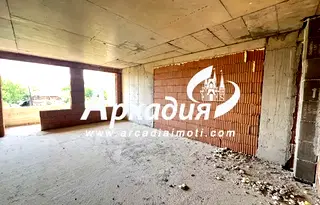 Тристаен апартамент с тераса в кв. Въстанически, Пловдив