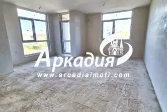 Тристаен апартамент с две тераси в нова сграда във Въстанически, Пловдив