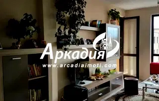Тристаен апартамент с остъклена тераса в Въстанически, Пловдив