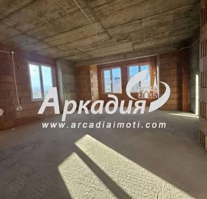 Снимка 2 — Тристаен апартамент с тераса и гледка към Родопите в Въстанически, Пловдив
