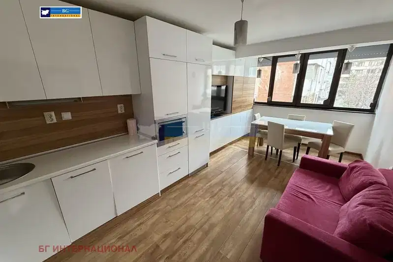 Тристаен апартамент в Бургас, Възраждане