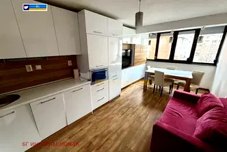 Тристаен апартамент в Бургас, Възраждане