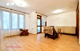 Тристаен апартамент в Бургас, Възраждане