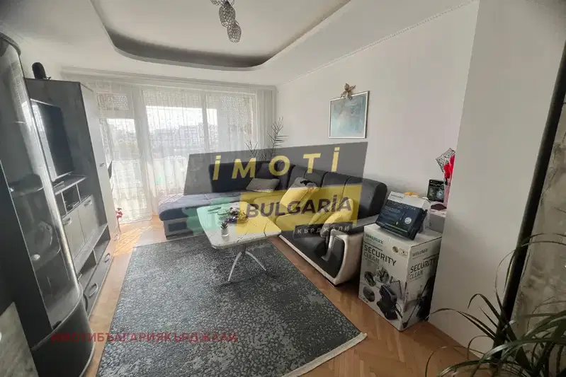Тристаен апартамент в Кърджали, Възрожденци