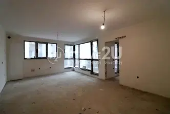 Тристаен апартамент с тераса в нова сграда в район Южен, Пловдив