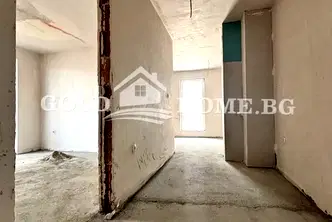 Тристаен апартамент с голяма тераса в район Южен, Пловдив