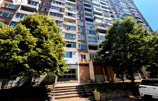 Тристаен апартамент в Зона Б-18 с панорамна гледка в София