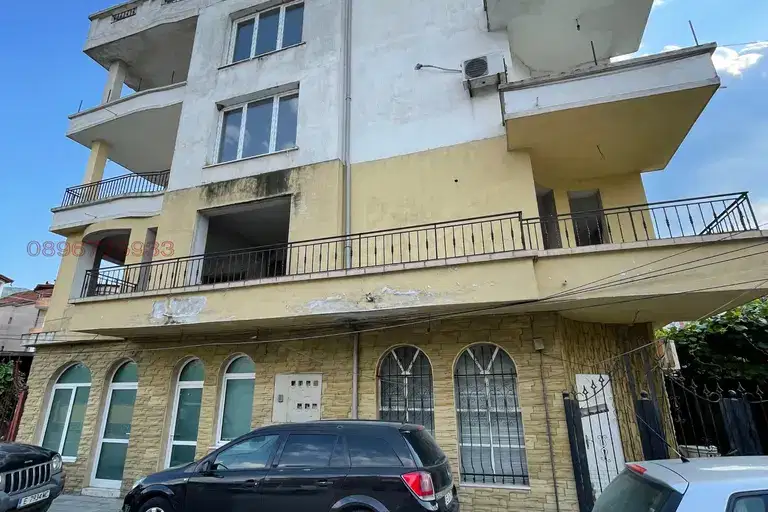 Тристаен апартамент в Благоевград, Петрич