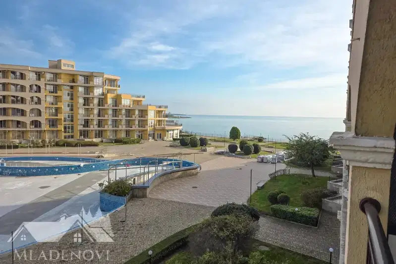 Spacious 3-room apartment with sea view in Aheloy