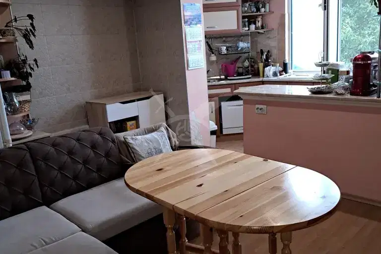 Тристаен апартамент в Бургас, Айтос