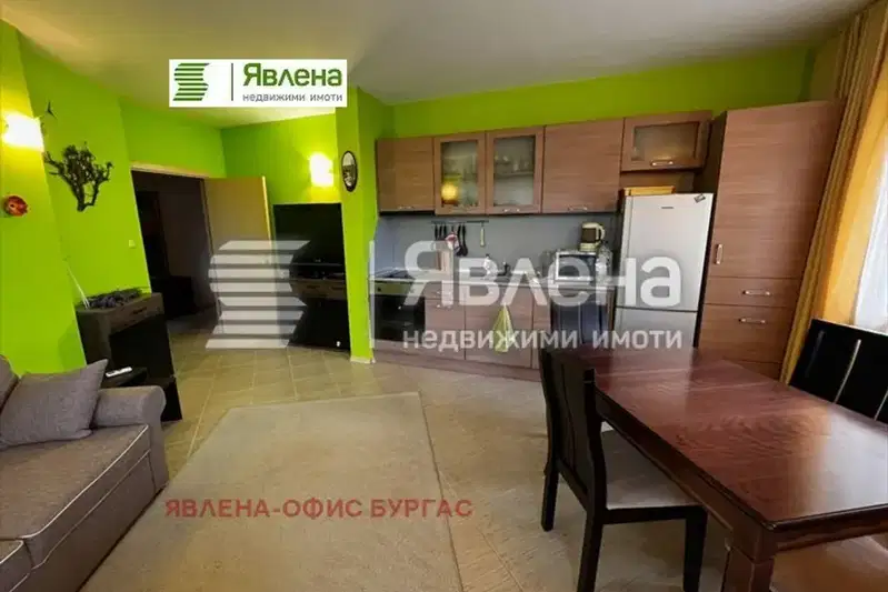 Тристаен апартамент в Бургас, Царево