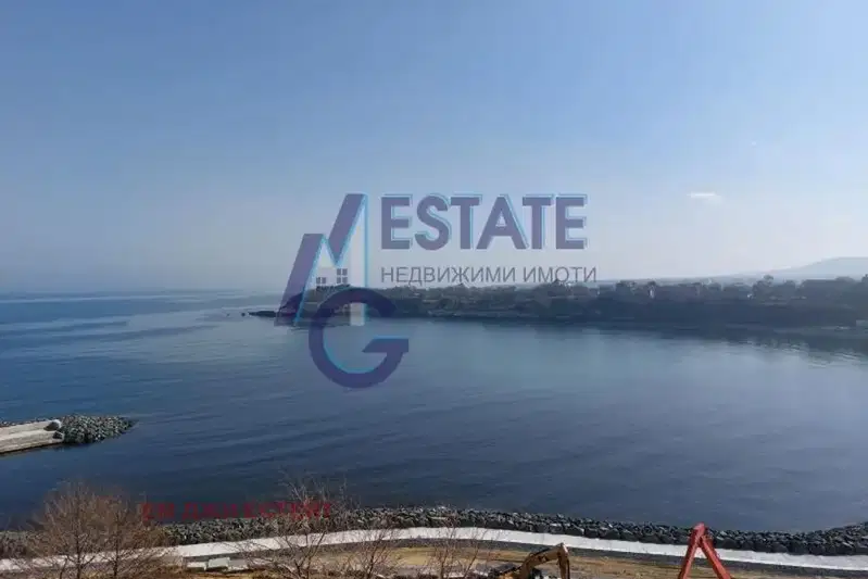 Тристаен апартамент в Бургас, Царево