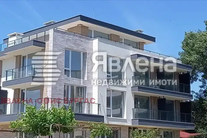 Тристаен апартамент в Бургас, Царево