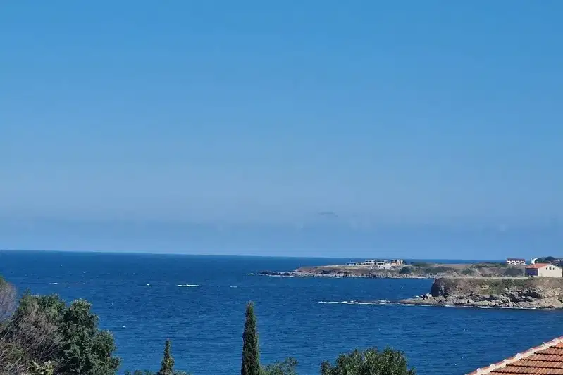 Тристаен апартамент в Бургас, Царево