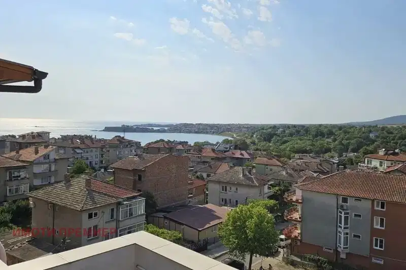 Тристаен апартамент в Бургас, Царево