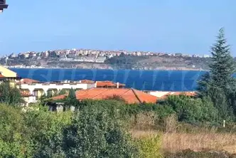 Тристаен апартамент в Бургас, Черноморец