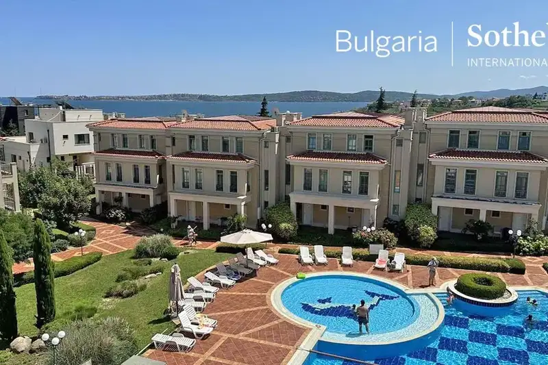 Тристаен апартамент в Бургас, Черноморец