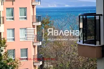 Тристаен апартамент в Бургас, Несебър