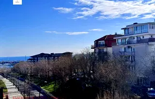 Тристаен апартамент в Бургас, Несебър
