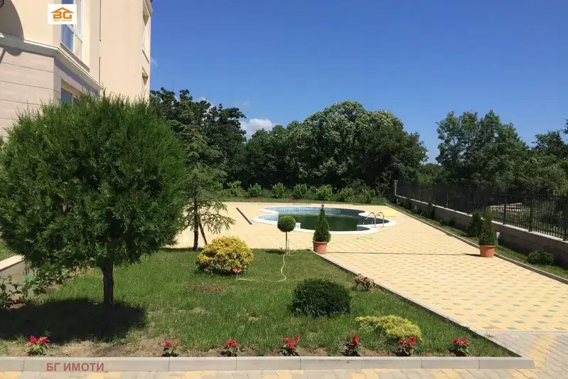 Тристаен апартамент в Бургас, Обзор