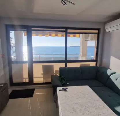 Photo 2 — Spacious 3-room apartment with sea view in Pomorie