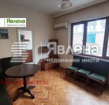 Снимка 5 — 3-стаен апартамент в Поморие с две изложение