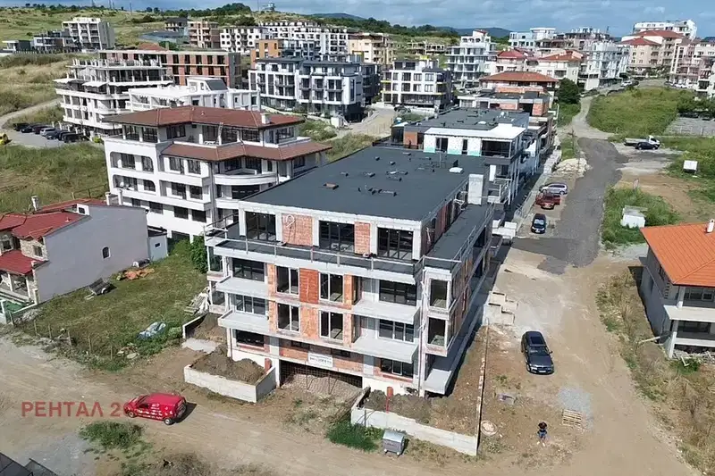 Тристаен апартамент в Созопол с голяма тераса