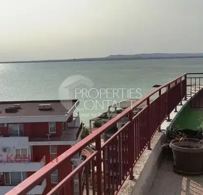 Снимка 2 — Тристаен апартамент с тераса и морска гледка в Свети Влас