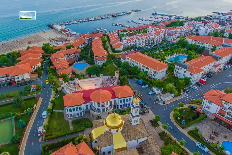 Тристаен апартамент в Свети Влас на 160 м от морето