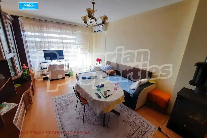 Тристаен апартамент в Бургас, с. Дебелт