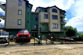 Тристаен апартамент в Бургас, с. Кошарица