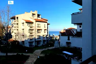 Тристаен апартамент в Бургас, с. Лозенец