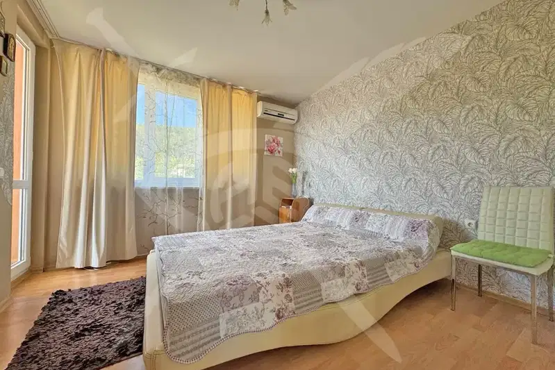 Тристаен апартамент в Бургас, с. Лъка