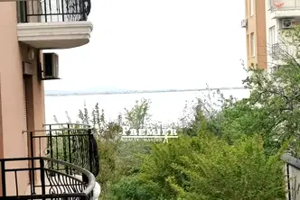 Тристаен апартамент в Бургас, с. Равда