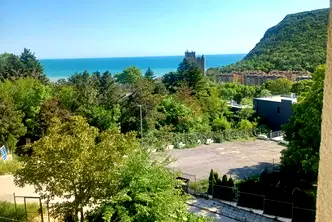 Тристаен апартамент в Добрич, Каварна