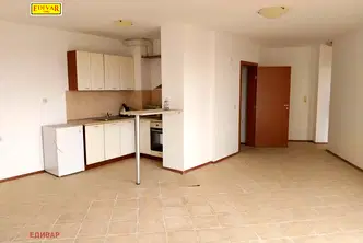 Тристаен апартамент в Добрич, Каварна